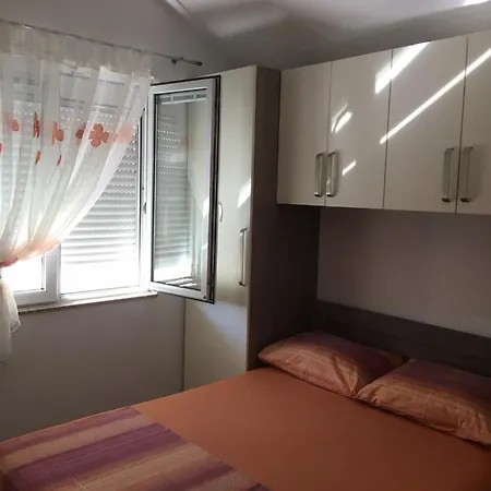 Ema Apartment *