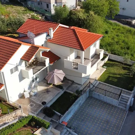 Ema Apartment *