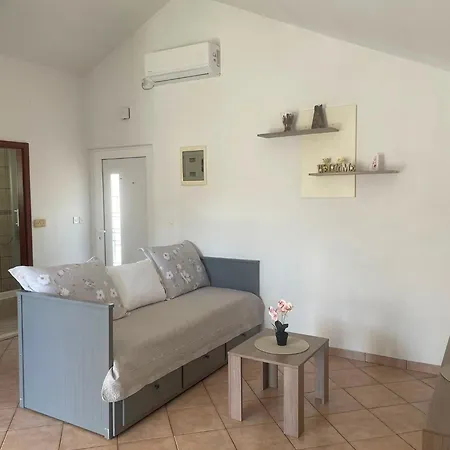 Ema Apartment *